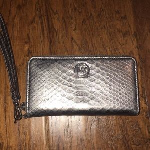 MK Wallet Great Condition.